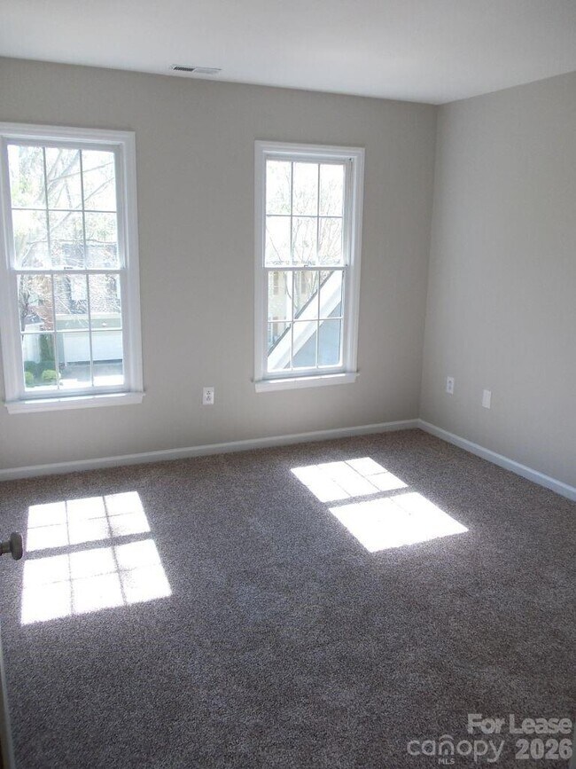 Building Photo - 6223 Hickory Cove Ln