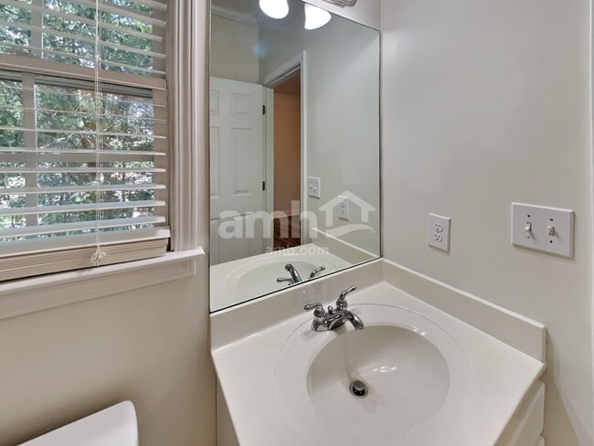 Building Photo - 956 Chippewa Oak Dr