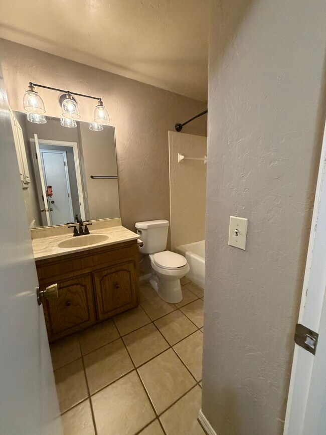 Building Photo - 418 Britton Ct