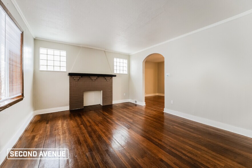 Building Photo - 1304 Bellaire Pl