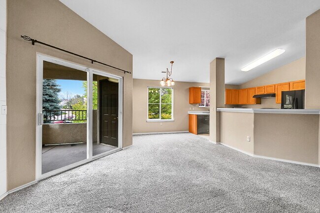 Building Photo - $1,900, 3-bed, 2-bath, located in Colorado...