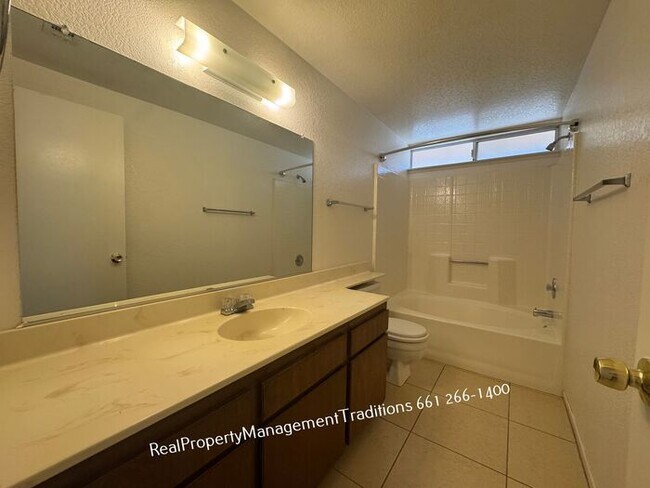 Building Photo - Charming Lake Los Angeles 3+2