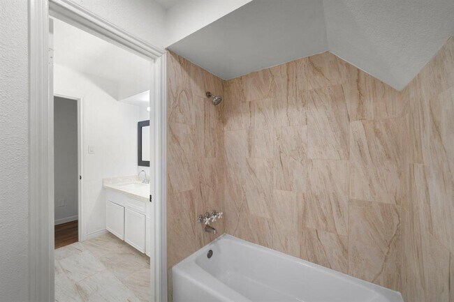 Building Photo - 12711 Shady Knoll Ln