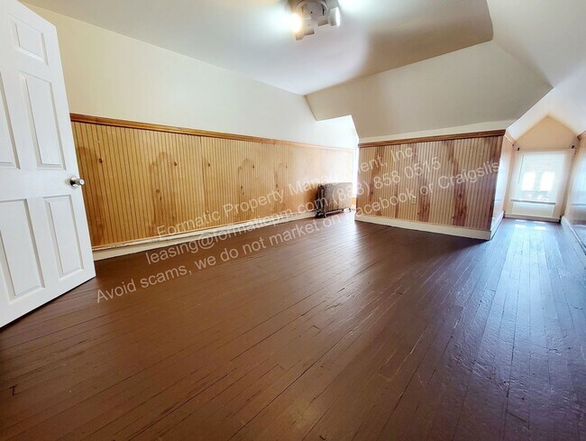 Building Photo - 377 S River St