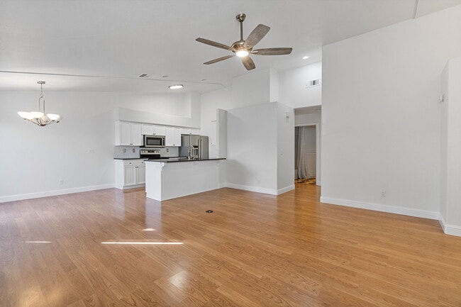 Building Photo - 8884 N Del Mar Ave