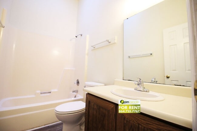 Building Photo - Convenient location