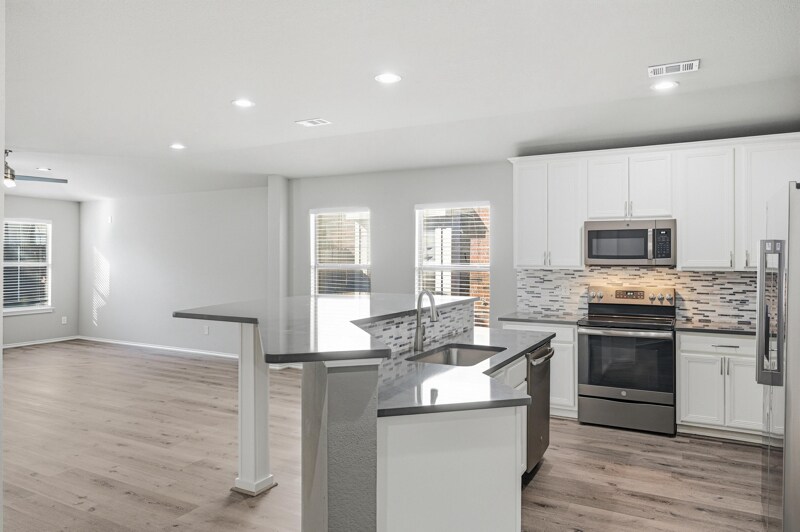 Building Photo - 4528 Sleepy Meadows Dr