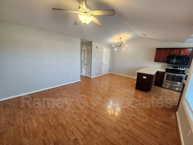 Building Photo - 3802 Falcon Crest Dr