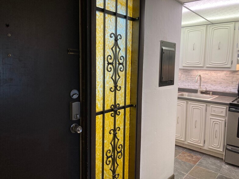 Building Photo - 705 SW 75th St