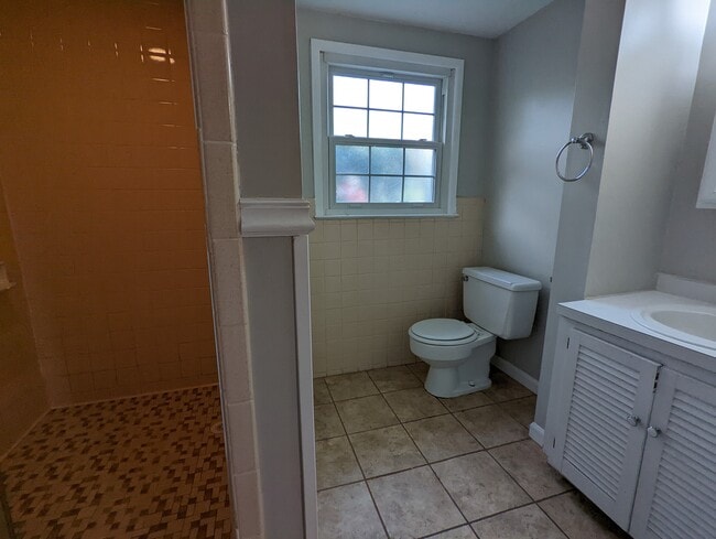 Building Photo - 9505 Farmview Ct