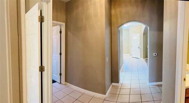 Building Photo - 5624 Toscana Ave