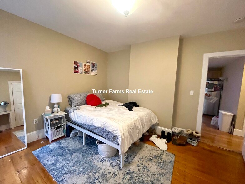 Building Photo - 44 Hillside St