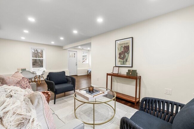 Building Photo - 7 Old North Rd