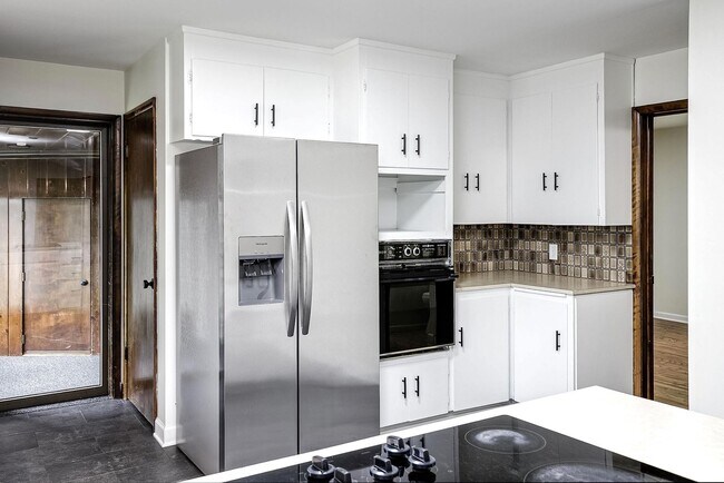 Building Photo - Beautiful 3-Bed, 2-Bath Home in West Omaha!