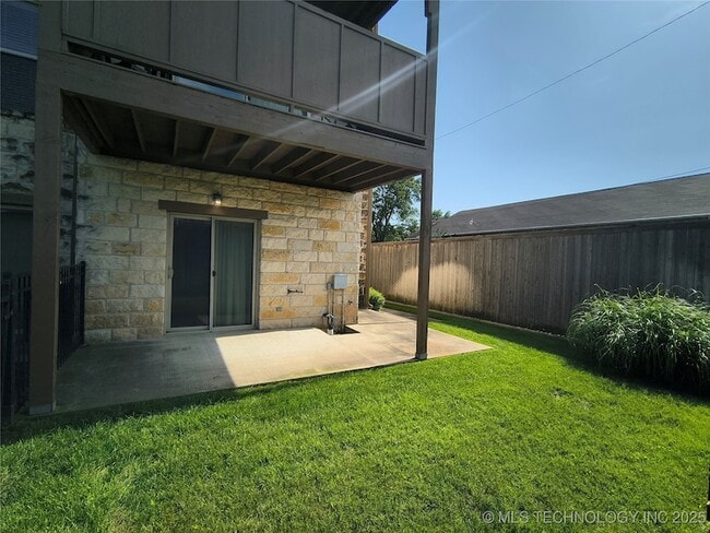 Building Photo - 1331 E 41st Pl