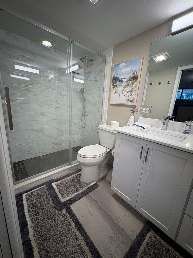 Building Photo - (55+) 1/1.5 WATERFRONT in Circle Bay Yacht Club