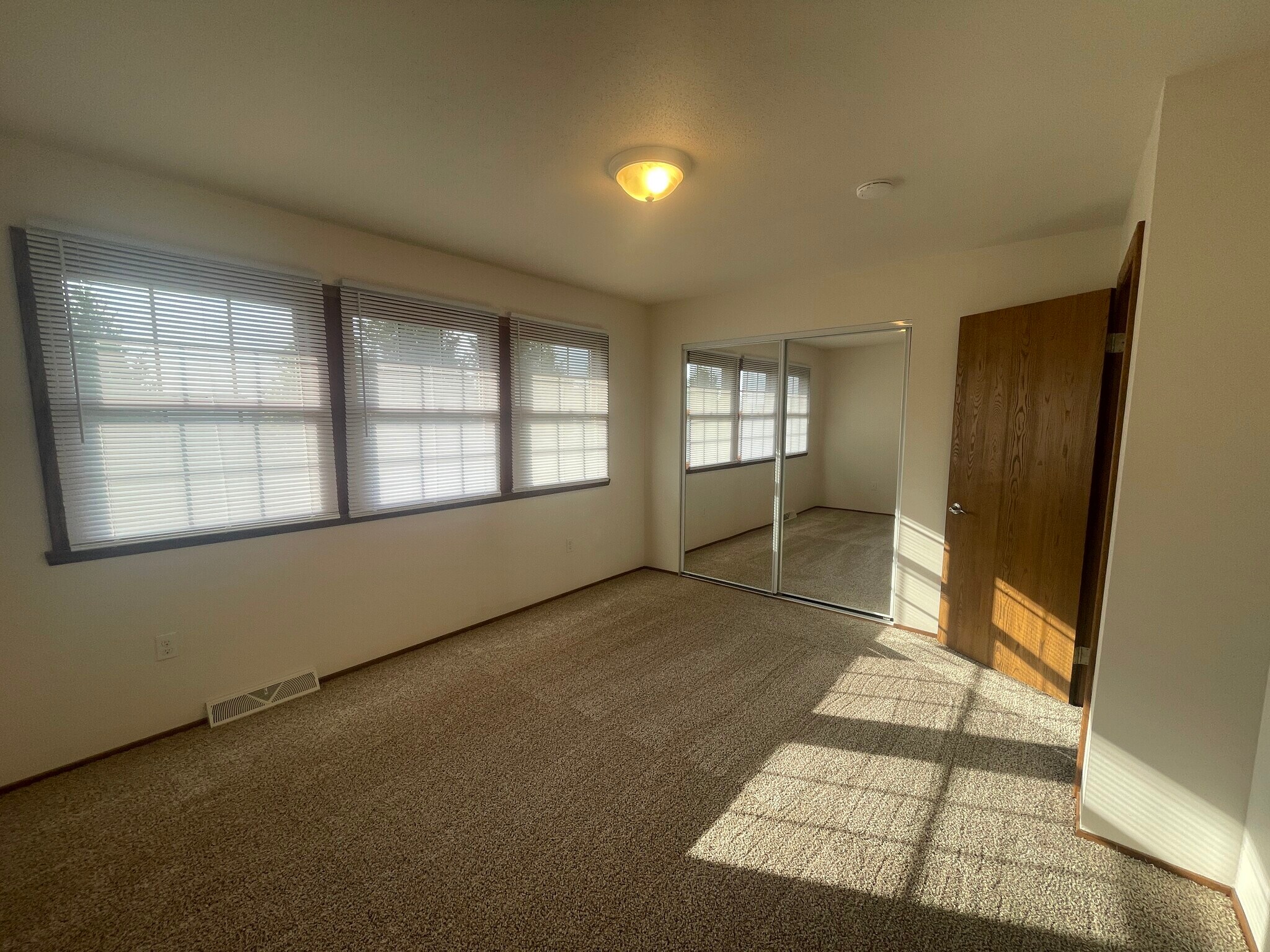 Building Photo - 2805 Chablis Dr
