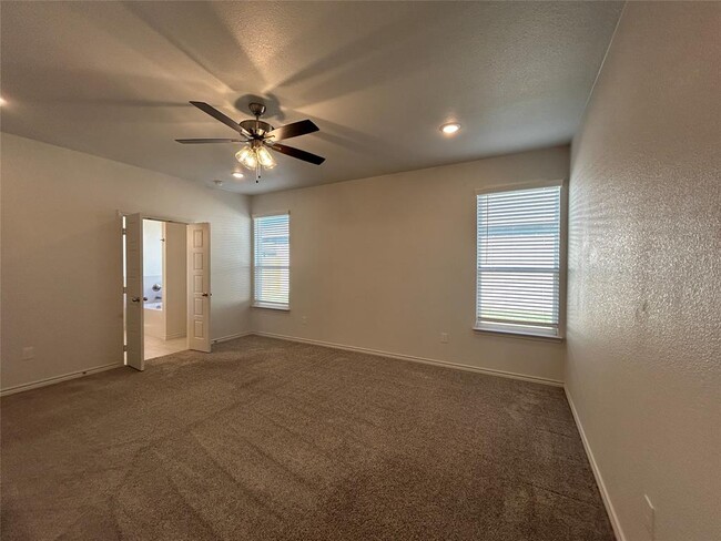 Building Photo - 866 Freedom Cir