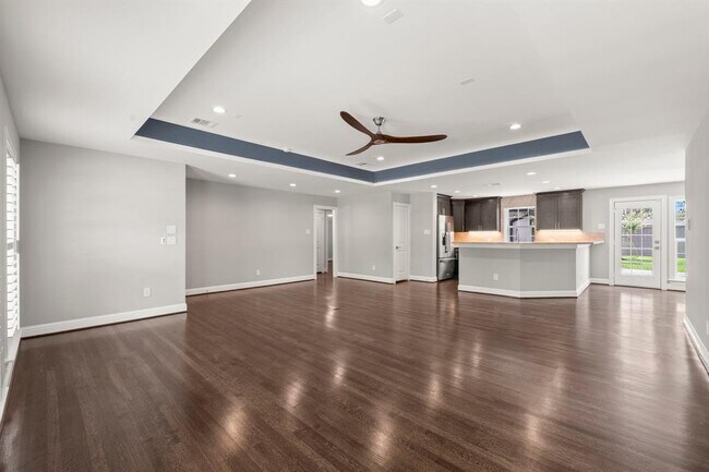 Building Photo - 5521 Lincrest Ln
