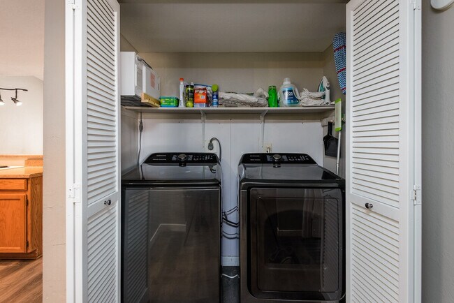 Building Photo - 2041 N 87th Way