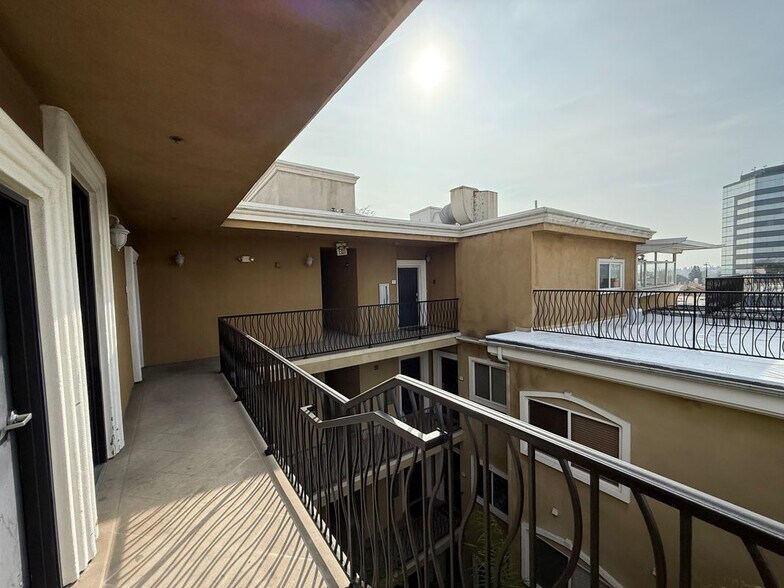 Building Photo - 3401 S Bentley Ave