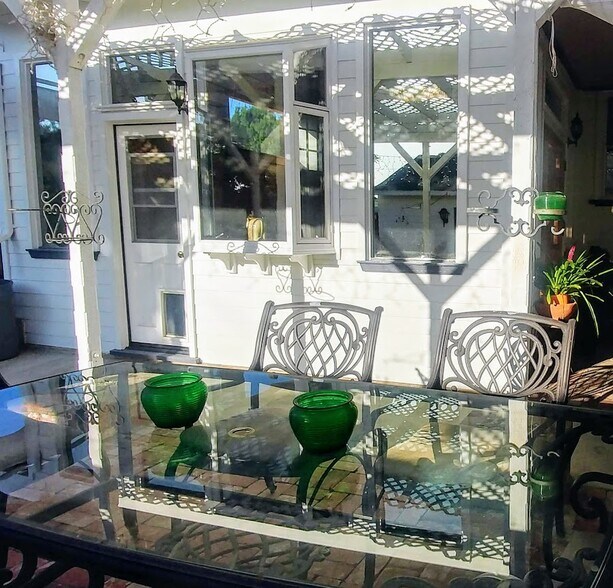 Building Photo - 3555 Colonial Ave