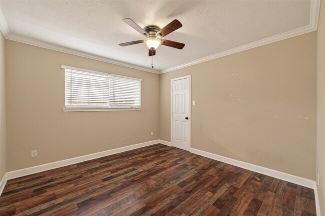 Building Photo - 11414 Meadow Lake Dr