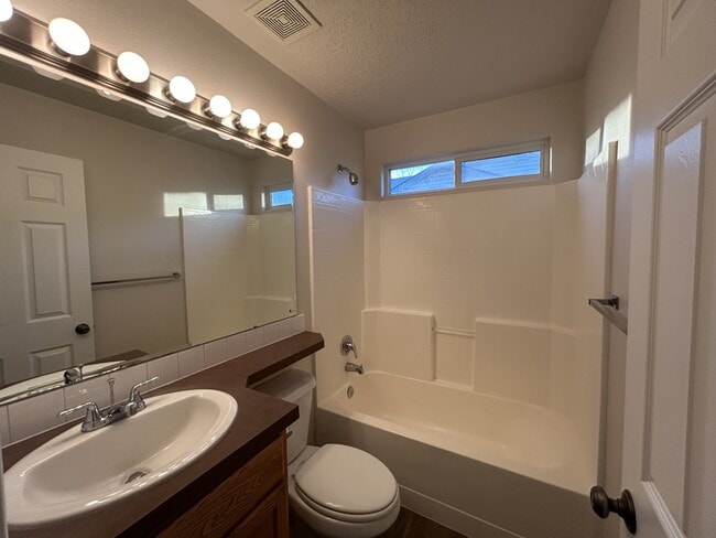 Building Photo - 557 N Katsura Ave