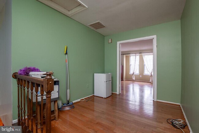 Building Photo - 14624 Monmouth Dr