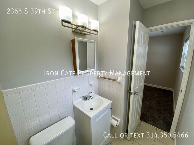 Building Photo - 2365 S 39th St
