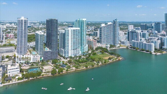 Building Photo - 1900 N Bayshore Dr