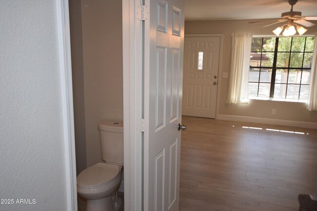 Building Photo - Beautiful 2 bed 2.5 bath Townhouse in Mesa!
