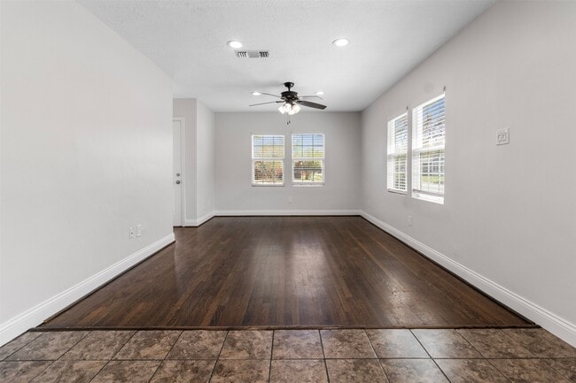 Building Photo - 714 Ogilvie St