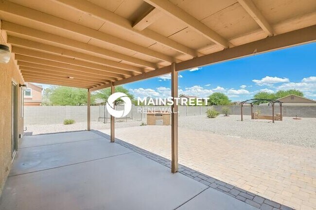 Building Photo - 4 Bedroom Pet-Friendly Home in TUCSON, AZ with Main Street Renewal