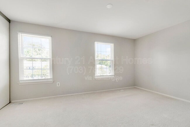 Building Photo - 2881 Burgundy Pl