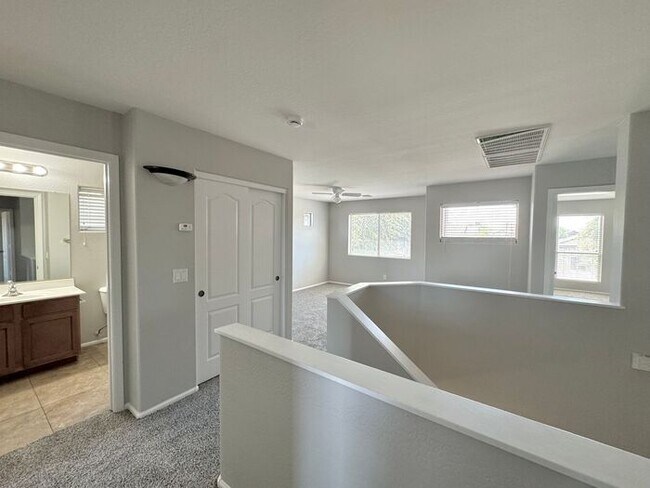 Building Photo - Stunning 4Bedrooms/2.5 Bath Home!