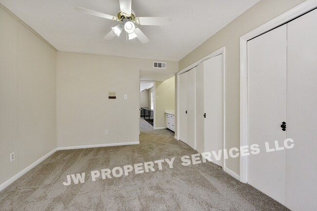 Building Photo - 311-311 Lilac St