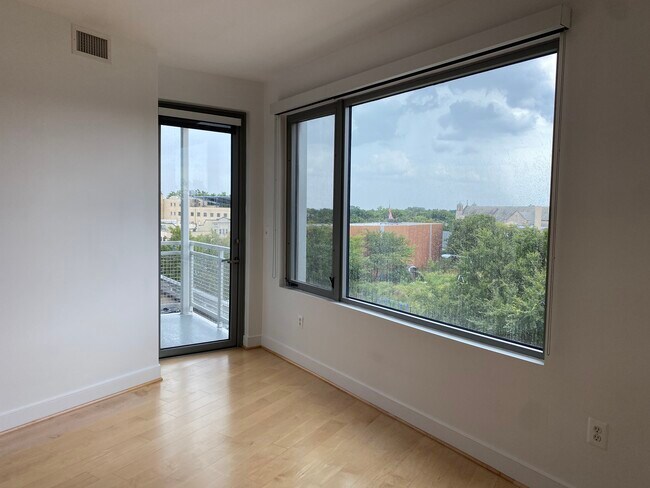Building Photo - 4101 Albemarle St NW