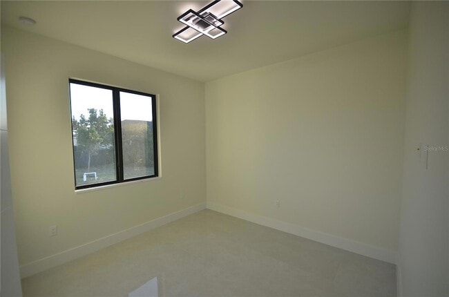 Building Photo - 2416 Diplomat Pkwy W