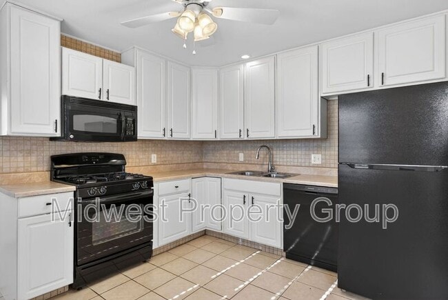 Building Photo - 36 Jamestown Dr