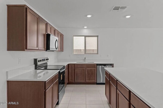 Building Photo - 18185 E Zuza Dr