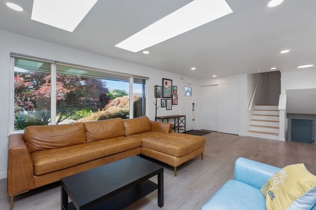 Building Photo - Beautiful 4 Bedroom Home in Richmond