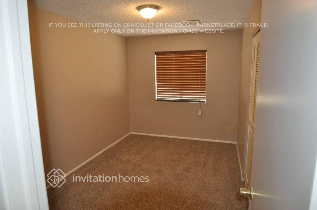 Building Photo - 3420 W Grovers Ave