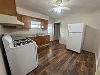 Building Photo - Cozy, Convenient Nothside 2 Bedroom Apartm...
