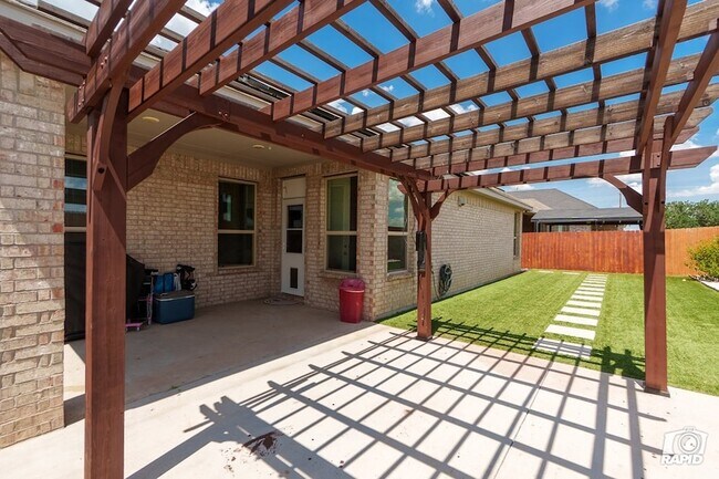 Building Photo - 1904 Lumina Dr