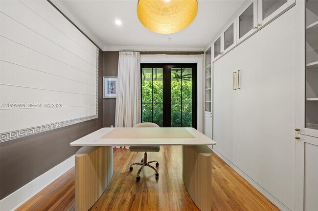 Building Photo - 415 Aledo Ave