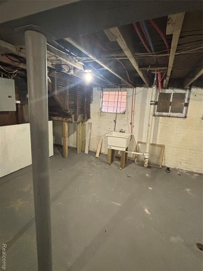 Building Photo - 3008 Cortland St