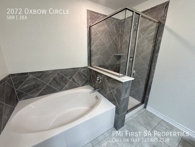 Building Photo - 2072 Oxbow Cir