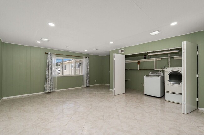 Building Photo - Spacious 3BR Retreat in the Heart of Cherokee Point