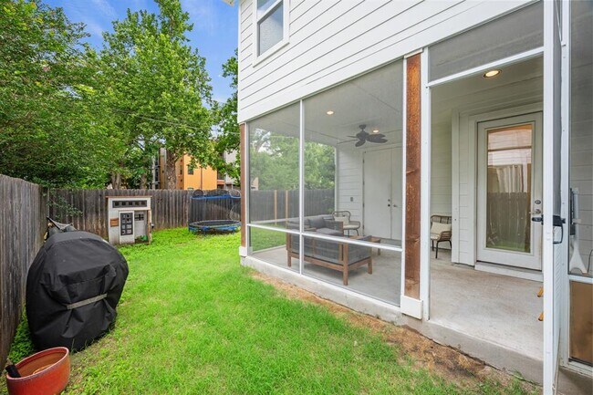 Building Photo - 1128 Gunter St